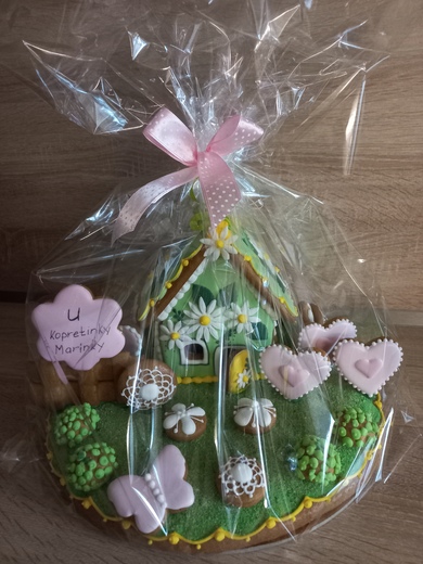 2025- Chaloupka na přání,osvětlená , vel.30cm, cena: 1.000 Kč