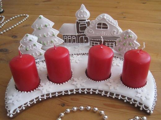 Adventní svícen půlkruh, červené svíce, cena: 380,- Kč