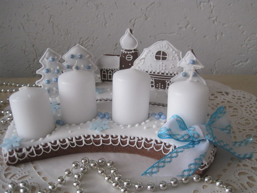 Adventní svícen půlkruh, modro-bílý, cena: 380,- Kč
