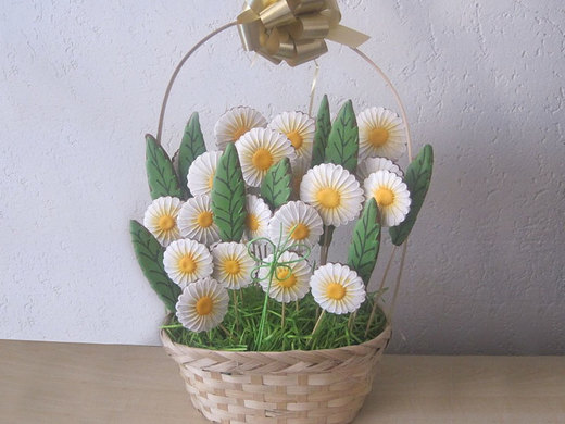 Květinový košík s mašlí, 29 kusů květin + listů, cena: 495,- Kč