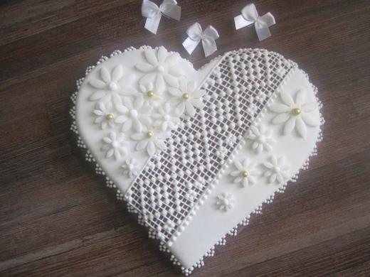 Srdce velké, bílé, velikost 19 cm, cena: 200,- Kč