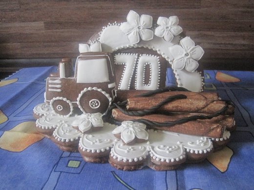 Traktor velký, velikost 28x15 cm, cena: 385,- Kč